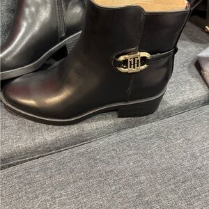 Black Faux-Leather Tommy Hilfiger women’s Imiera Boots size 8M